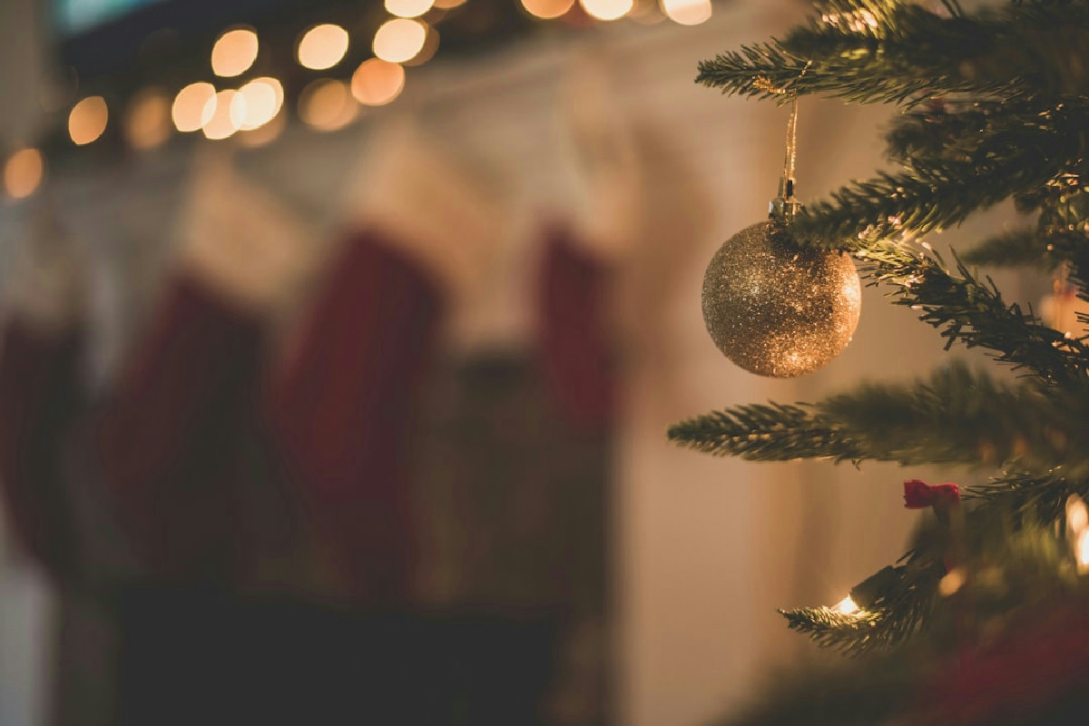 Ecco come sarà l’Albero di Natale 2025: colori moda, forme nuove e decorazioni che fanno tendenza
