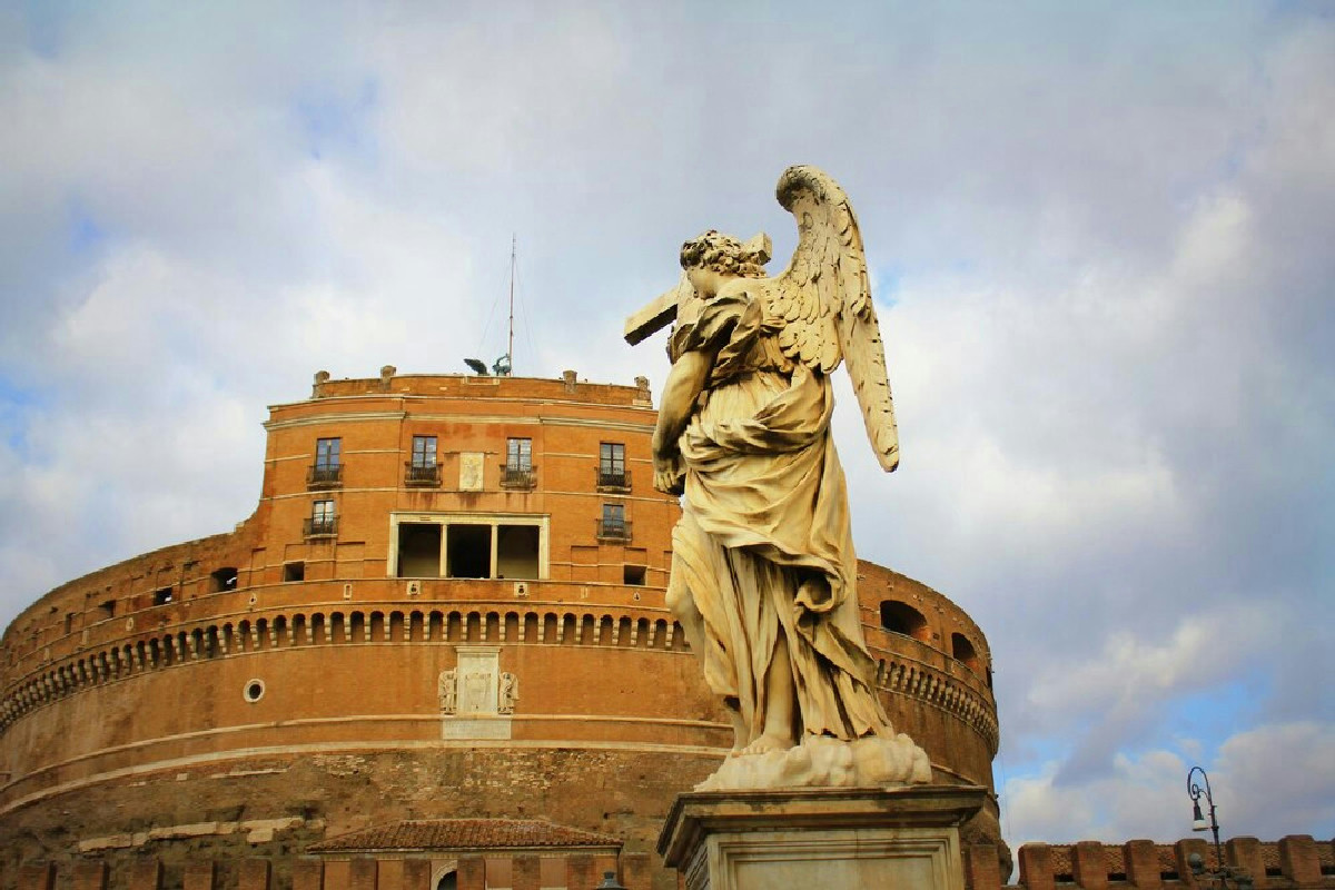 Misteri nascosti tra vicoli e obelischi: Roma svela il suo lato segreto oltre le mille chiese