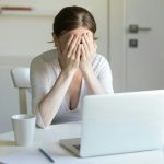 Svegliarsi già stanche? Ecco perché la gestione del tempo influenza il rischio di burnout